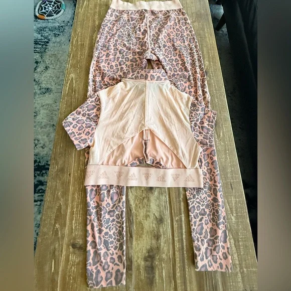 Adidas Hyperglam Blush Cheetah/Leopard crop top and leggings set - Picture 4 of 8